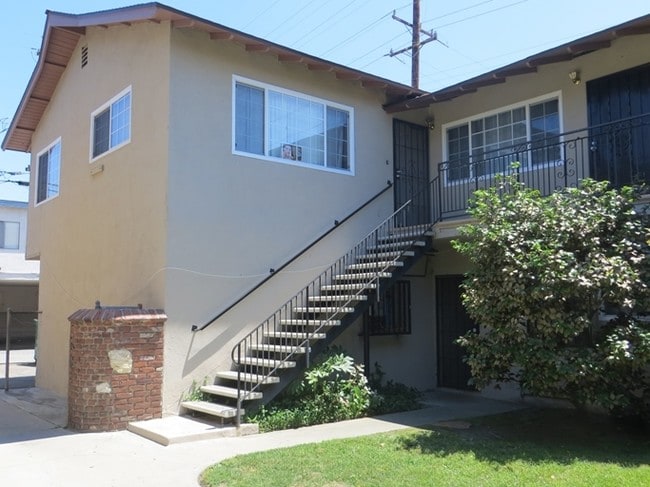 Building Photo - 10040 Pomering Rd