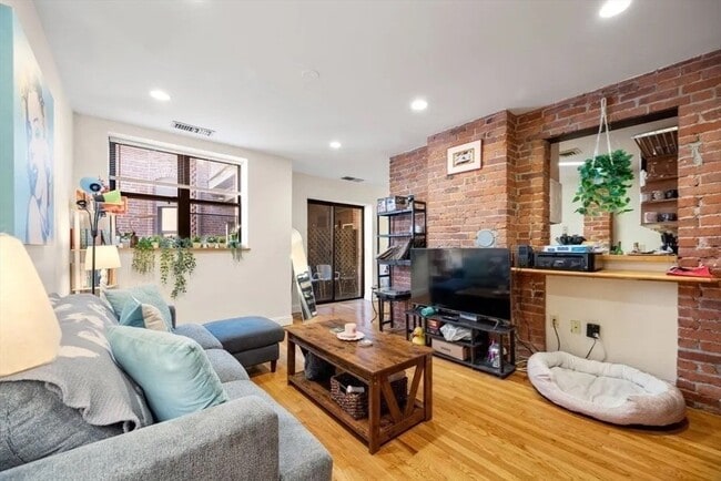 Building Photo - 95 Gainsborough St