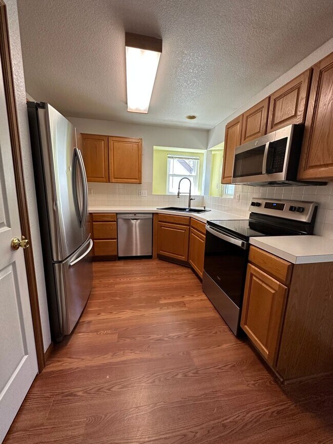 Foto del edificio - Spacious 5 Bedroom 3 Bath Home
