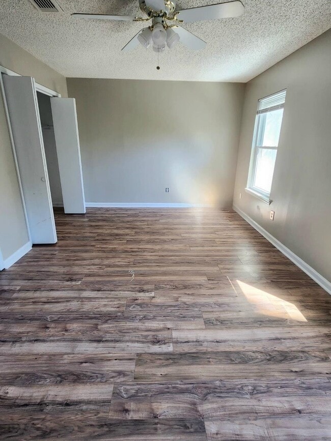 Building Photo - 309 W Sallier St