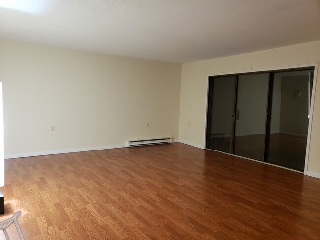 Building Photo - 7 Hawthorne Cir