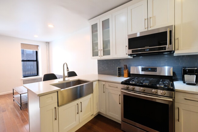 Building Photo - 318 W 36th St.