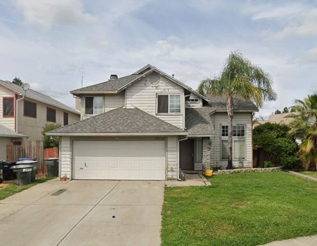 Foto principal - Beautifully Updated 4-bedroom, 2.5-bath Home in Sacramento