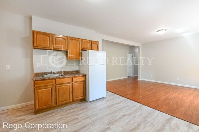 Building Photo - 67 Judson St