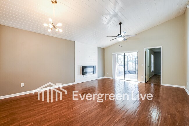 Foto del edificio - 1946 Larkwood Dr