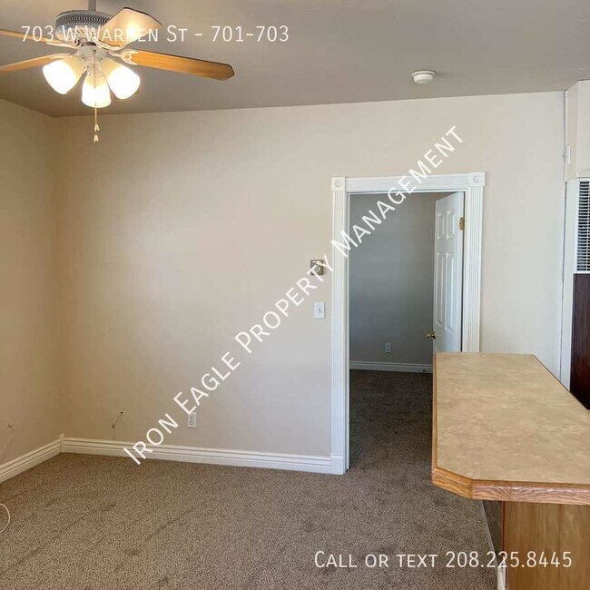 Foto del edificio - 703 W Warren St