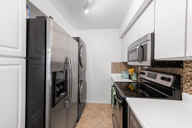 Building Photo - 351 N Hermosa Dr