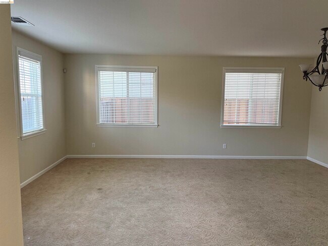 Foto del edificio - 5107 Fern Ridge Cir