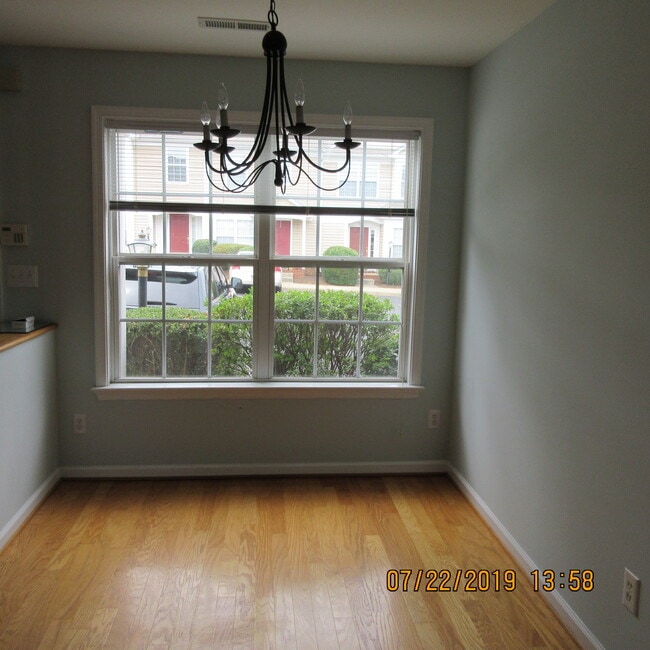 Building Photo - 994 Riverrun Dr