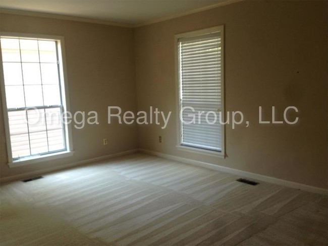 Building Photo - 1221 Highland Ave