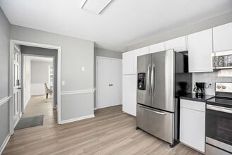 Building Photo - 4854 Tiffany Ave