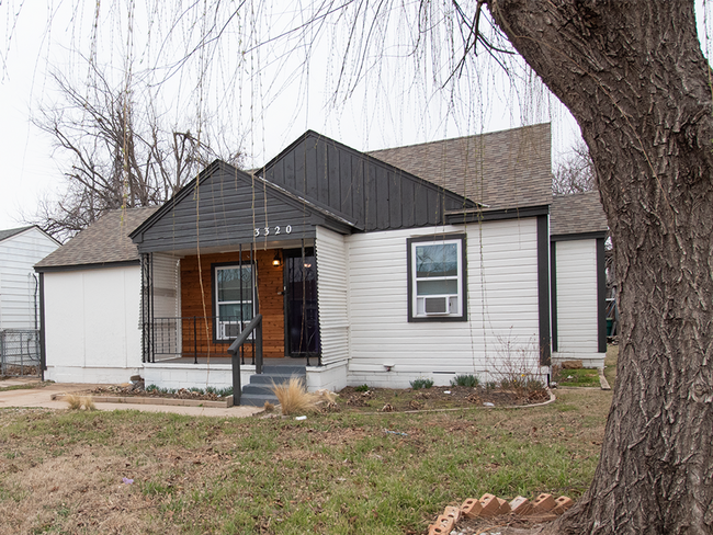 Building Photo - Cute 3Bed/1 BTH Home Minutes away from Dow...
