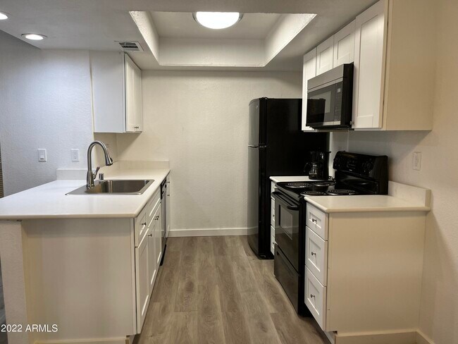 Foto del edificio - 520 N Stapley Dr