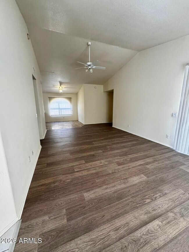 Foto del edificio - 9334 E Plana Ave