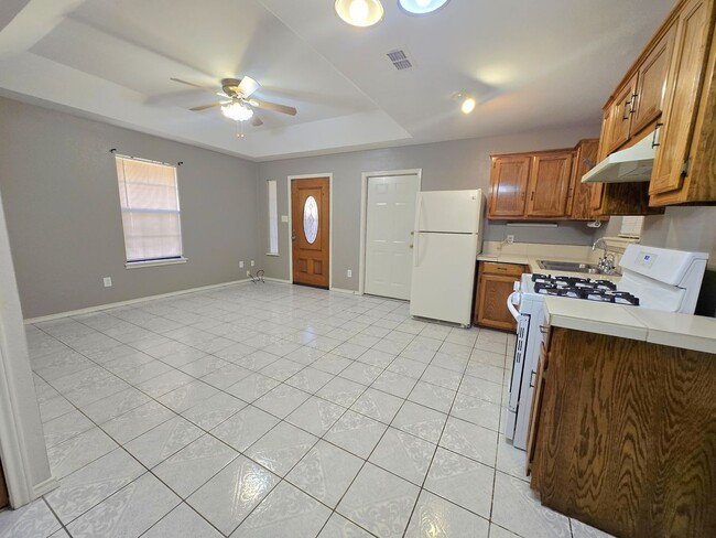 Building Photo - COZY 2BD/1.5BTH/1GAR home in Harlingen at an affordable price!