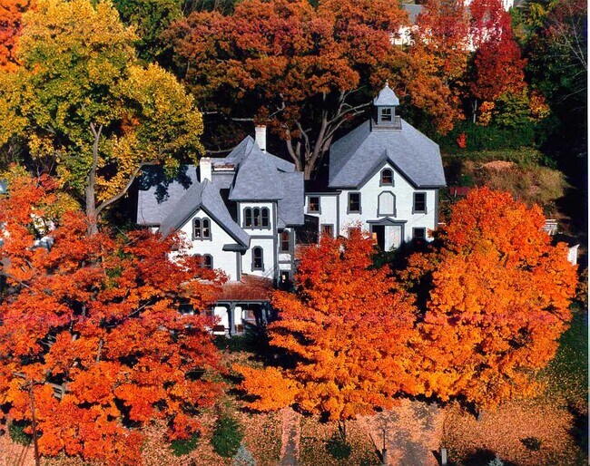 Building Photo - 39 Main St