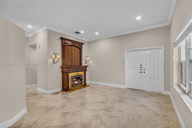 Building Photo - 949 Tanglewood Cir