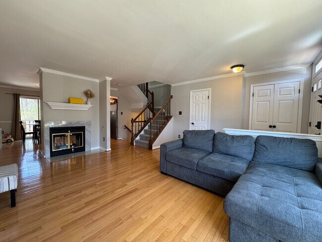 Photo - Gorgeous 3 Bed 2/2 Bath Interior Townhome In Little Rocky Run