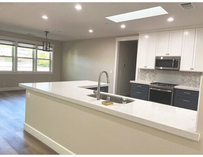 kitchen & brkfst nook - 18 Park Ave
