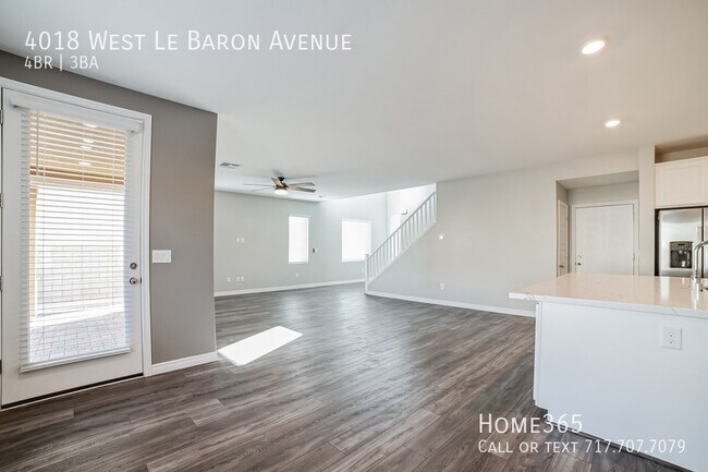 Foto del edificio - Conveniently located, recently built 4-bed...