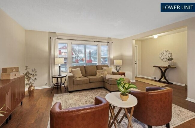 Foto del edificio - 1527 W Knox Ave