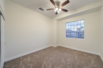 Building Photo - 4664 Stuttgart St