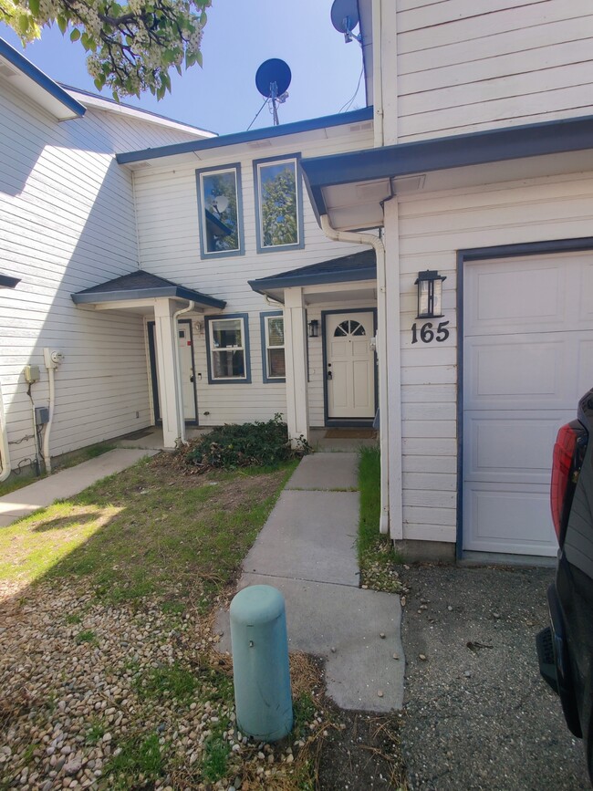 Building Photo - 165 Sagebrush Ave