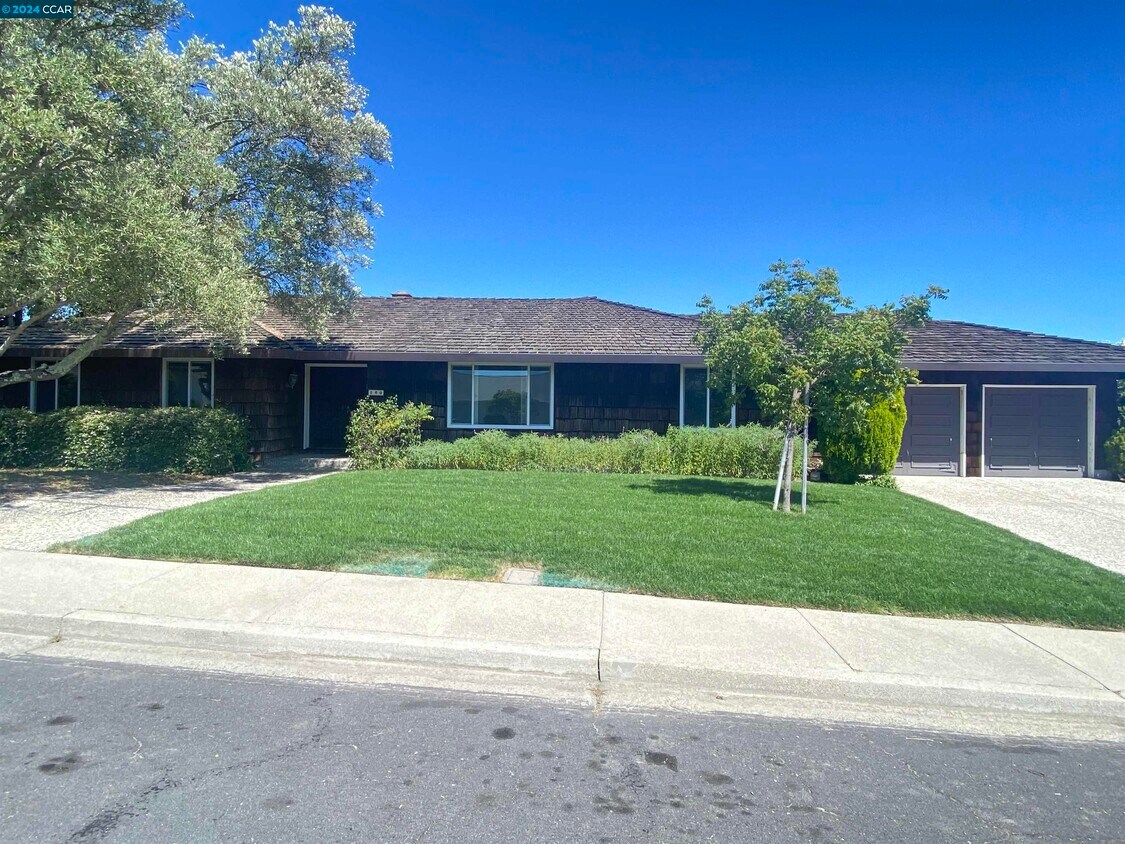 Primary Photo - 269 Birchwood Dr