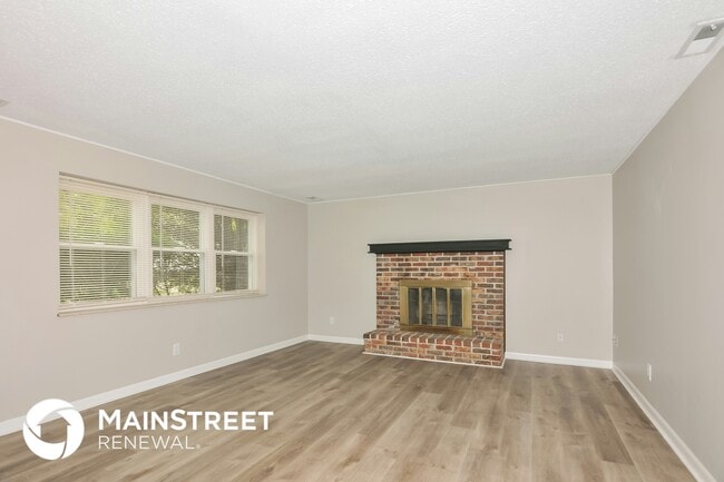 Building Photo - 562 Green Forest Dr