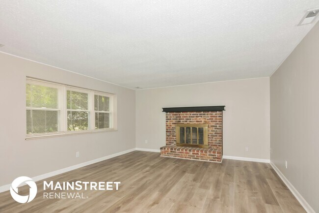 Foto del edificio - 562 Green Forest Dr