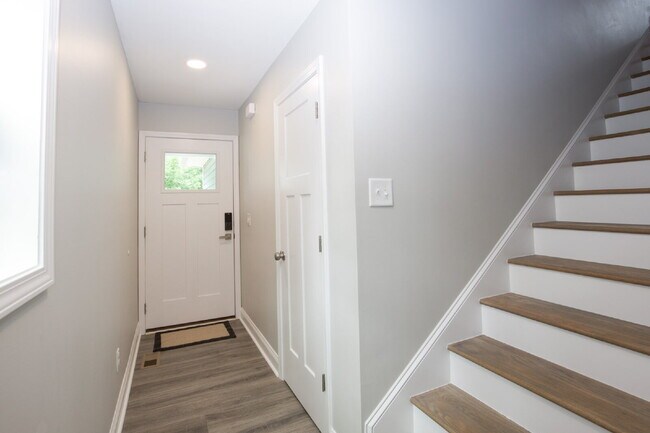 Building Photo - Charming 3-bedroom, 2.5-bath home nestled in the heart of Carthage