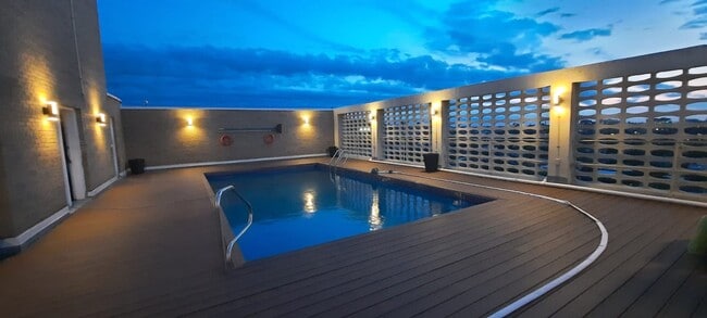 Building Photo - 1010 Cherrier