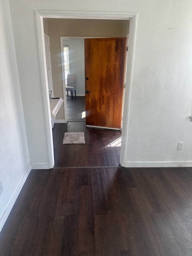 Foto del edificio - 14813 S Lime Ave