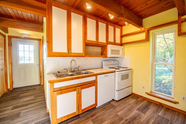 Foto del edificio - 10644 Peach Ridge Rd