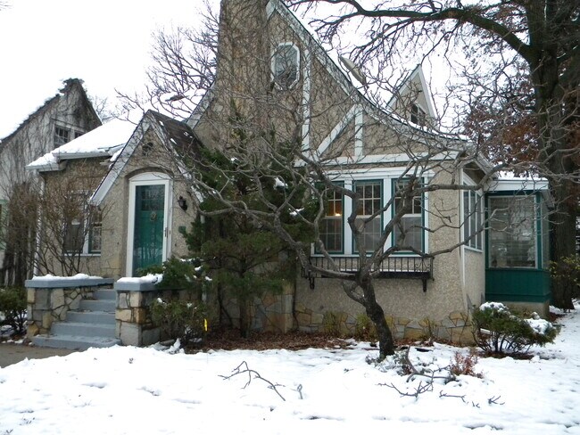Foto del edificio - 4046 Washburn Ave N