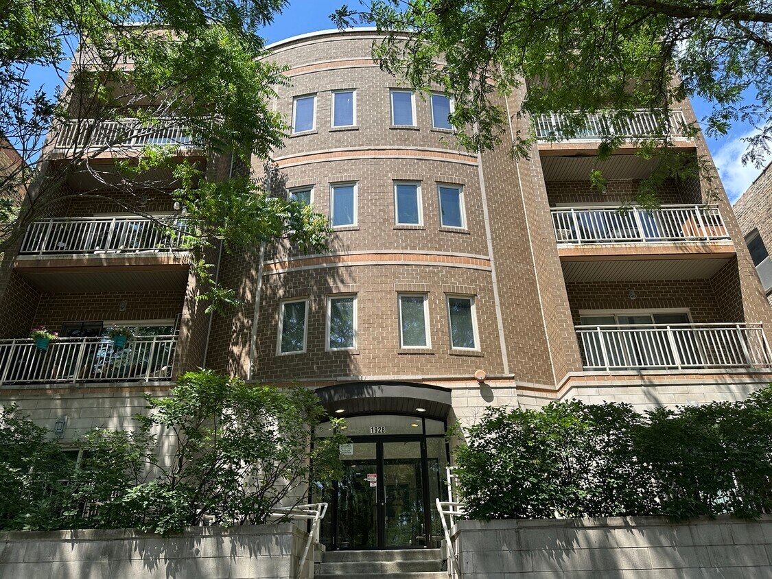 Foto principal - 1928 N Kedzie Ave