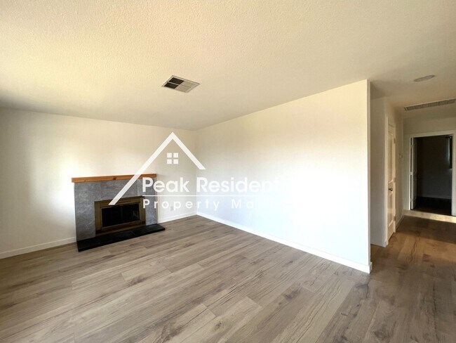 Building Photo - 3 br, 1 bath House - 130 Market St
