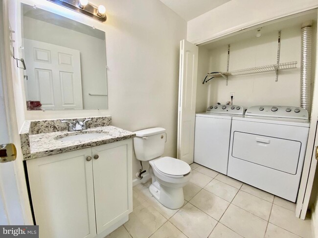 Building Photo - 14748 Tamarack Pl