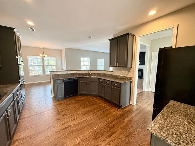 Foto del edificio - 4818 Summerside Dr