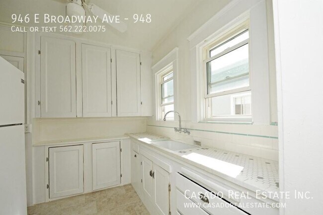 Foto del edificio - 946 E Broadway
