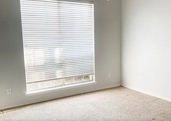 Foto del edificio - 9229 Daystar Dr