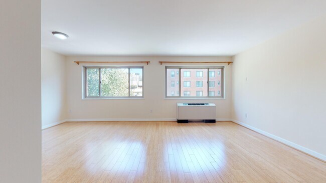 Foto del edificio - 3900 Tunlaw Rd NW