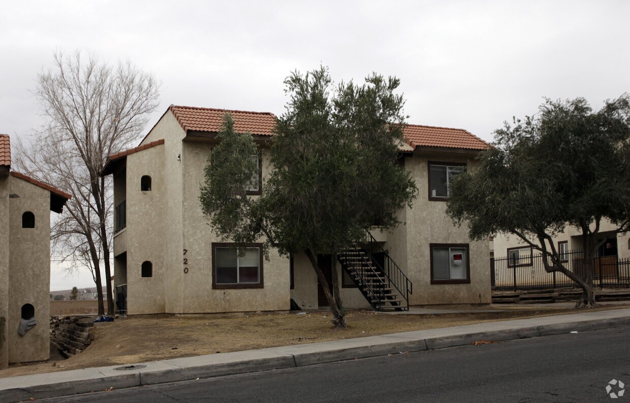 Primary Photo - 720 E Virginia Way