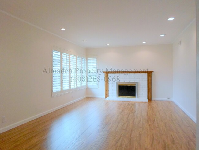 Foto del edificio - Cambrian Home, Pets Negotiable! Near Award...