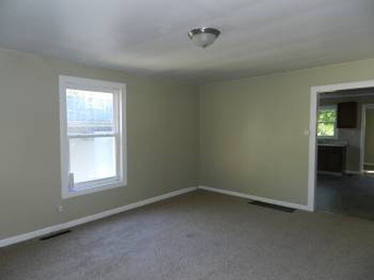 Building Photo - 146 Wrexham Ave