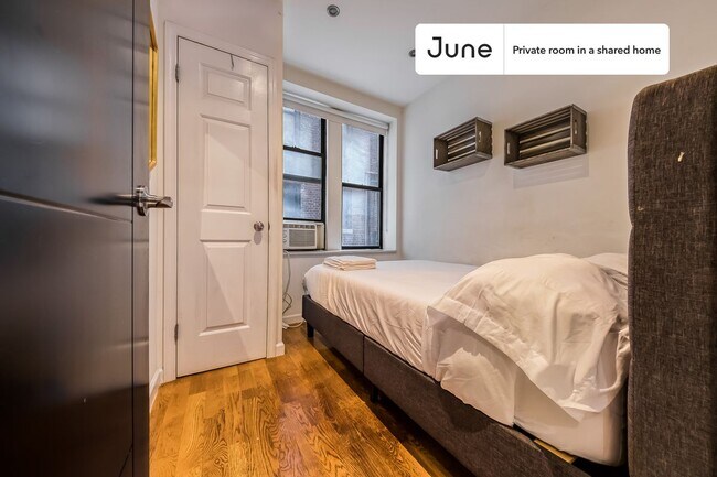 Foto del edificio - Private bedroom in 4 bed/2 bath Home