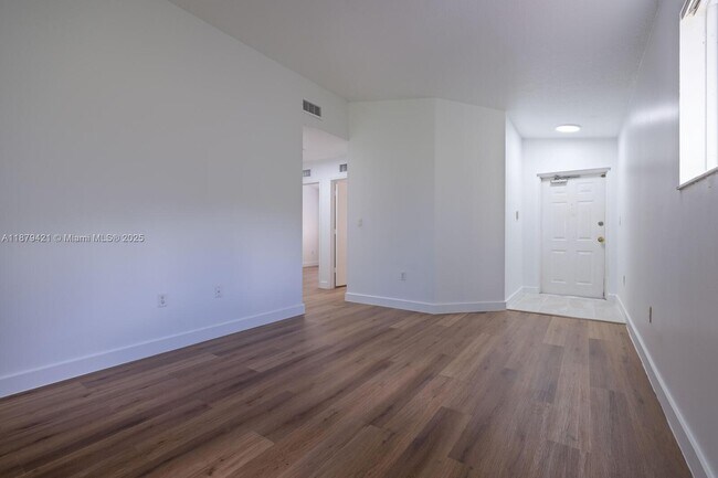 Foto del edificio - 990 NE 33rd Terrace