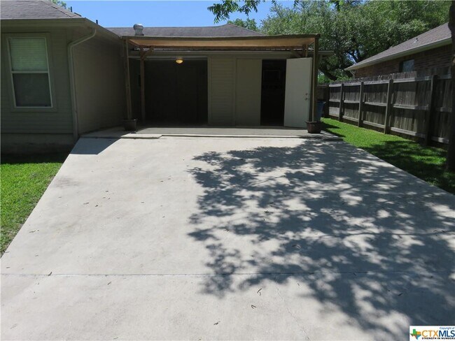 Building Photo - 202 Parkridge Cir