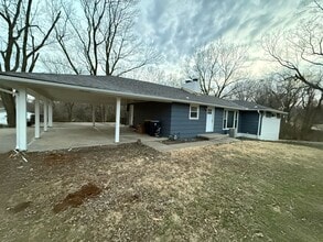 Building Photo - 9900 Richmond Dr