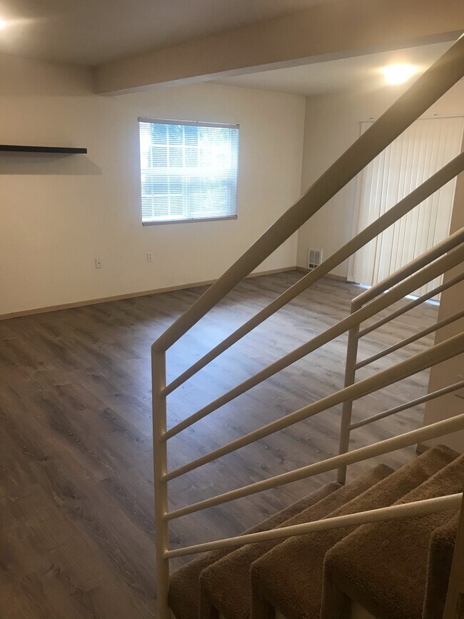Sala de estar - Desde la entrada - 2228 Eastlake Ave E